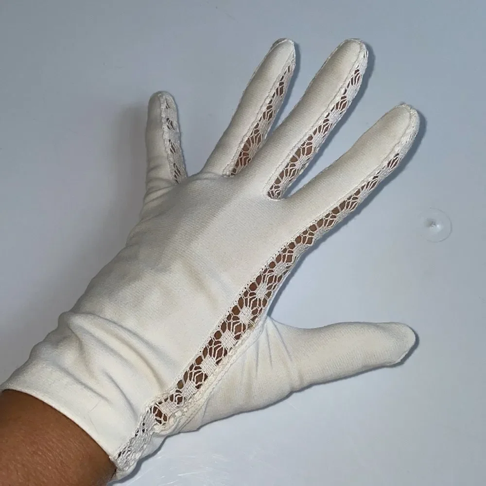 Vtg Kayser white nylon gloves with lace details‎